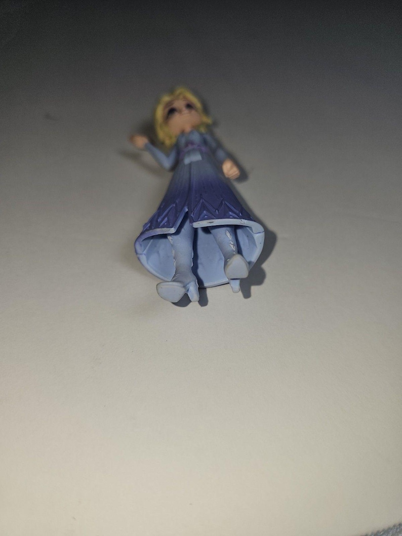 Hasbro DISNEY FROZEN 2 ELSA Mini 4" Action Figure Doll image 3