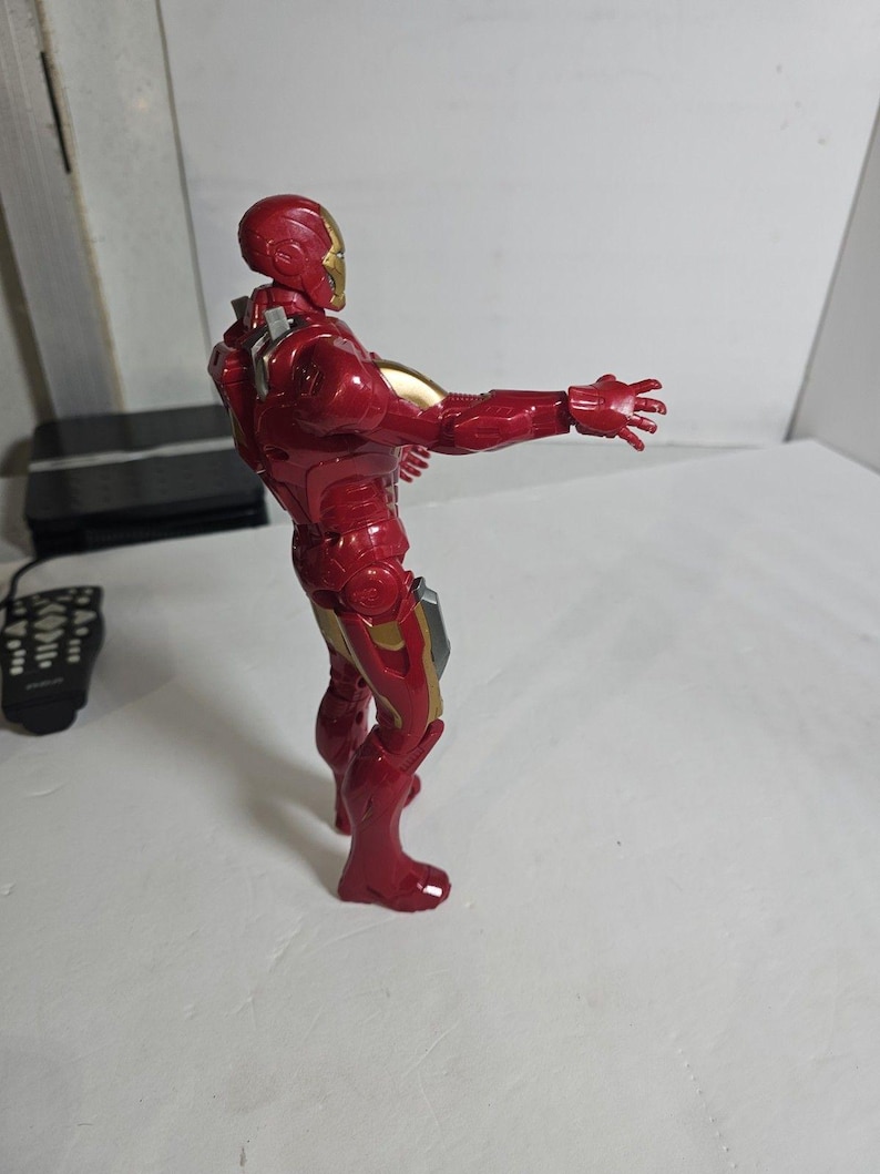 Marvel Iron Man 10-inch Action Figure #37494 Talking and Sounds 2012 image 4