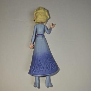 Hasbro DISNEY FROZEN 2 ELSA Mini 4" Action Figure Doll image 2