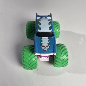 Spin Master Monster Jam Avenger Truck NITRO NEON TIRES New 1:64 image 2