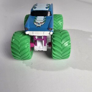 Spin Master Monster Jam Avenger Truck NITRO NEON TIRES New 1:64 image 3