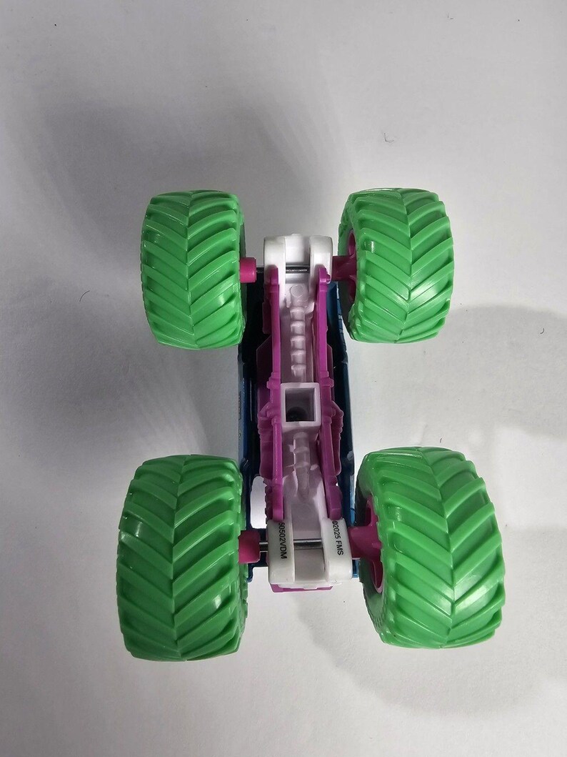 Spin Master Monster Jam Avenger Truck NITRO NEON TIRES New 1:64 image 6