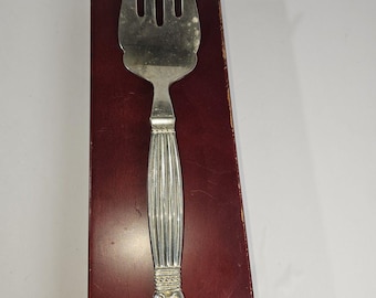 Tenedor grande para servir carne Wallace, 25 cm, plateado, en caja.