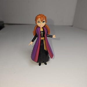 Disney Frozen 2 Anna Small Doll 4" with Removable Cape Hasbro image 1
