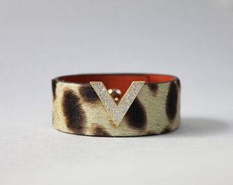 Leopard Print Calf Hair Leather Cuff Bracelet, V Gold Bracelet for Women (Leopard) (BLM021)