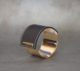 Bracciale Polsino Piatto Martellato LES POULETTES BIJOUX - Ottone Placcato Oro, Regalo In Scatola