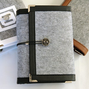 Gray black ring binder agenda/ organiser/ daily planner/ notebook/ journal/ diary refillable A5 / personal size with inner pocket dividers