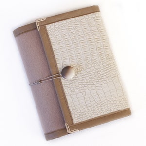 Beige crocodile patterned leather covered / felt leather ring binder agenda/ organiser/ A5 planner binder / Personel planner binder