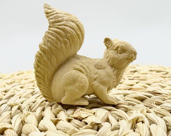 天然木から手彫りされたリスの彫刻 - Etsy 日本