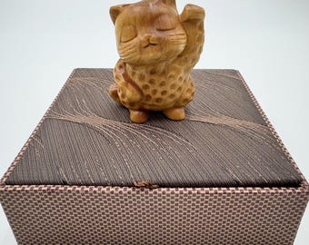 手作りの木製招き猫置物、デスクオーナメント