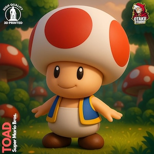 Może przedstawiać: Wydrukowana w 3D figurka Toada z Super Mario Bros. ma duży kapelusz grzyba z czerwonymi i białymi plamami. Postać nosi niebieską kamizelkę ze złotym wykończeniem, białą tunikę i brązowe buty. Obraz zawiera tekst "TOAD Super Mario Bros."
