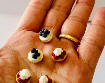 Dollhouse Miniatures | berrys cake and tarts set (1:12 Scale)
