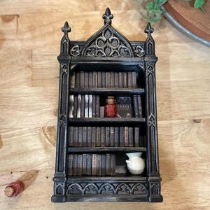 Gothic Mini Shelf – Black Altar Shelf for Witch Decor, Spell Display & Dark Romance Styling