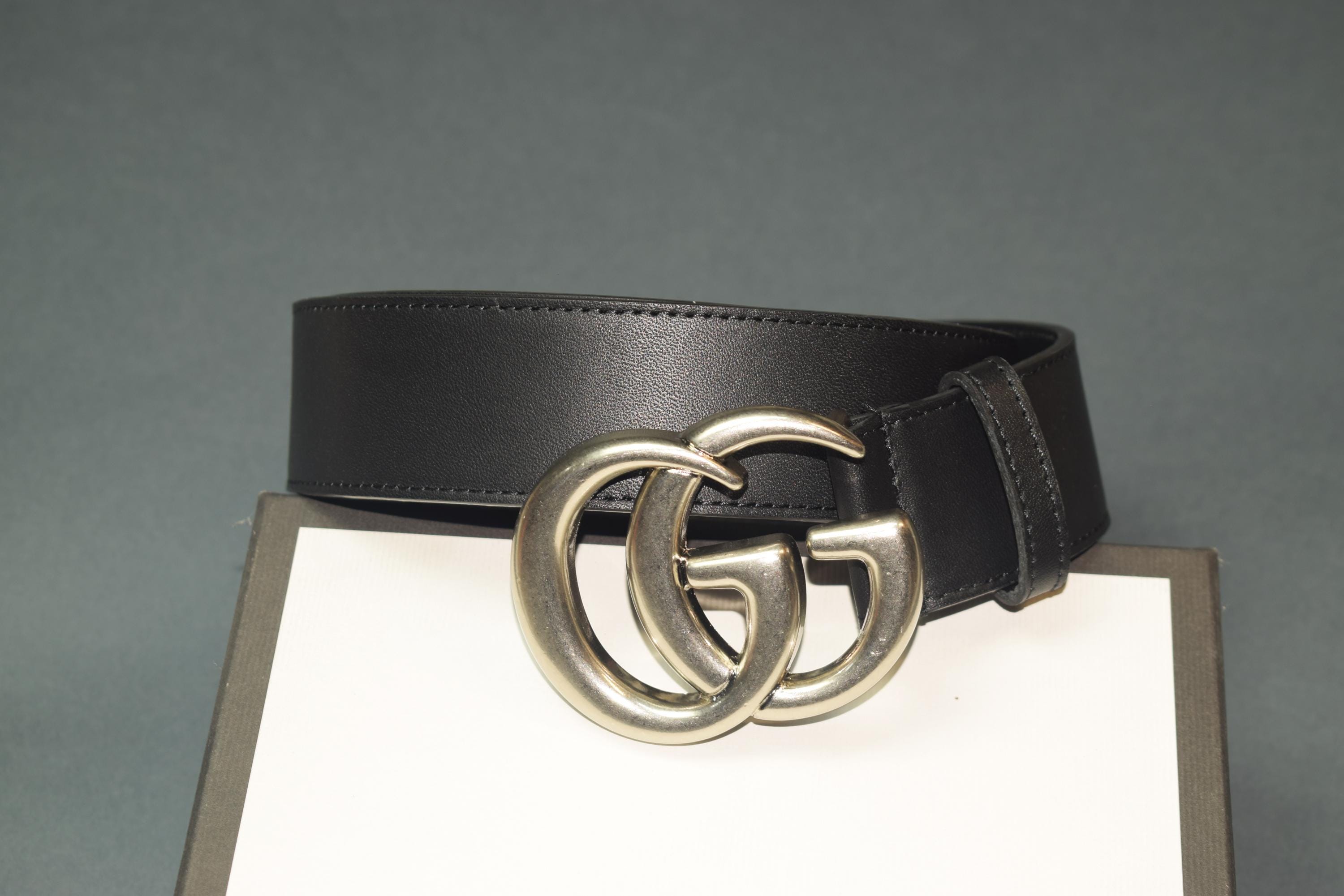 Gucci Women’s Black Leather Belt Silver G Logo Buckle Size 70 / 28 Made in Italy Gucci Black Guccissima Leather Interlocking GG Buckle Belt  main image 4