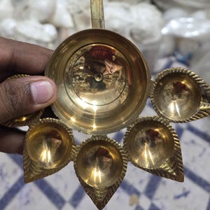 Panchmukhi Messing Diya | Aarti Diya Handarbeit in Vrindavan | 5 Gesicht Diya | Pooja Festival Messing Lampe | Hinduistische Tempel Dekoration