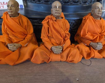 Shrila Prabhupad Idol with Teak Wood Asan | 7 Inch Real Face Murti | ISKCON Guru Sculpture | marble dust Polyresin Idol | Vrindavan Export