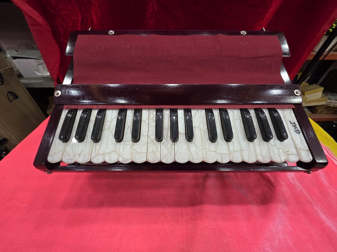 Hari Naam Harmonium for ISKCON Kirtan | Portable Traveling Harmonium 32 ...