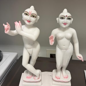 14-calowa, czysto biała, marmurowa statua Radhy Krishny z Vrindavan Dham w stylu Iskcon, Radha Madhav Jugal Jodi Sarkar