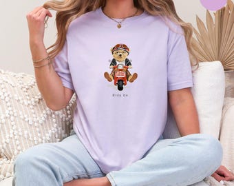 Nallebjörn på skoter-T-shirt: Rolig motorcykelbjörn med grafisk design