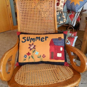 Summer Pillow 15 x 20 House, Flower Applique, Quilted Original Design image 3