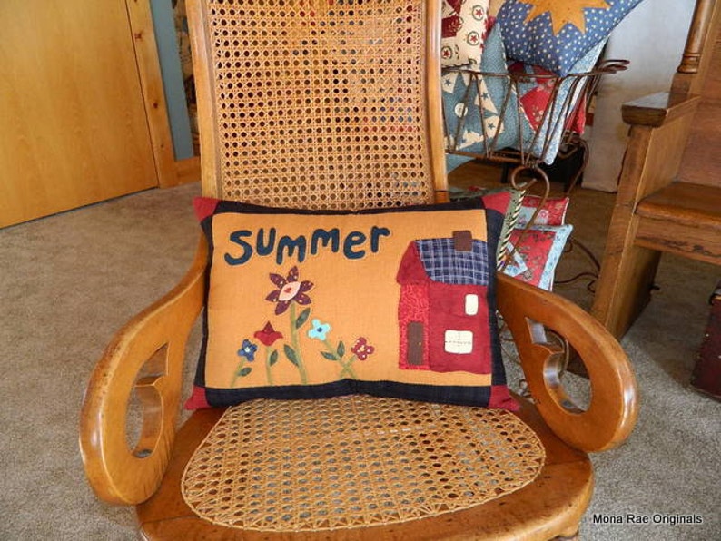 Summer Pillow 15 x 20 House, Flower Applique, Quilted Original Design image 3