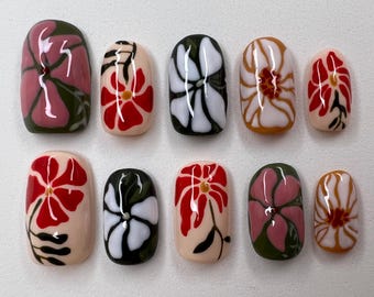 Juego de uñas personalizado y detallado