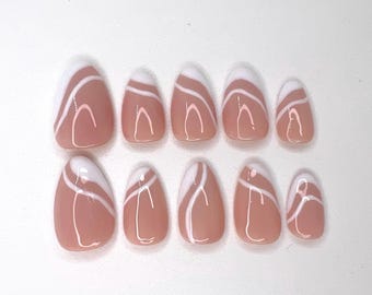 Juego de uñas sencillo personalizado