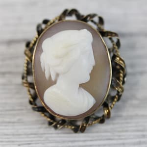 Victorian 14K Yellow Gold Carved Shell Cameo Brooch Filigree Lady Luxury