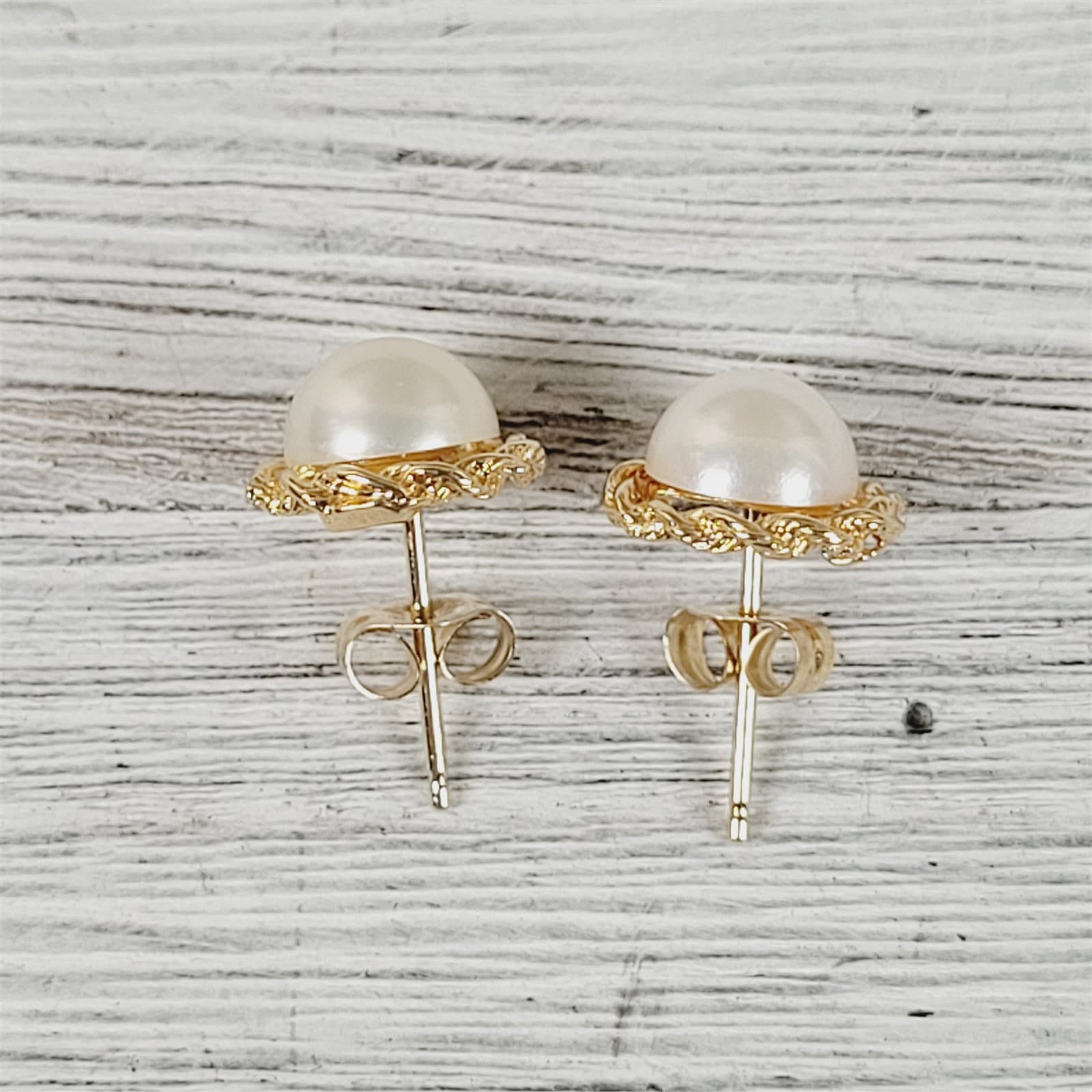 Vintage 14K Yellow Gold 6.8mm Pearl Stud Earrings Rope