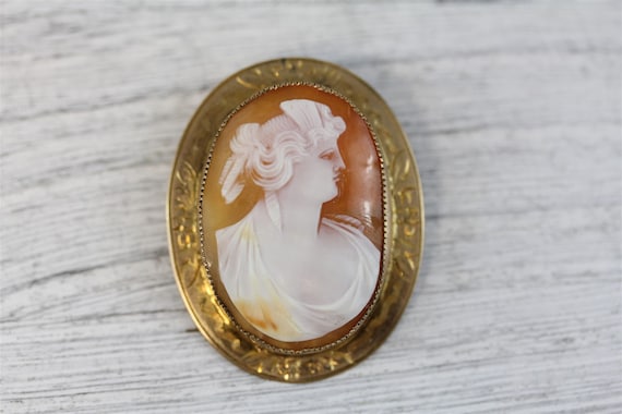 Art Deco 10K Yellow Gold Carved Shell Cameo Brooc… - image 1