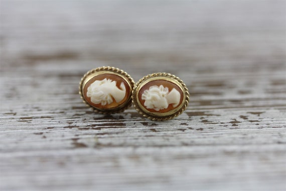 Vintage Carved Shell Cameo Studs 14K Yellow Gold … - image 2