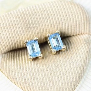 Vintage 14K Yellow Gold Rectangular Blue Topaz Stud Earrings Classic Luxury Staple