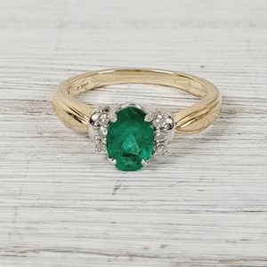 Vintage 14K Yellow Gold Emerald Diamond Ring Luxury 6.25 Gemstone Green