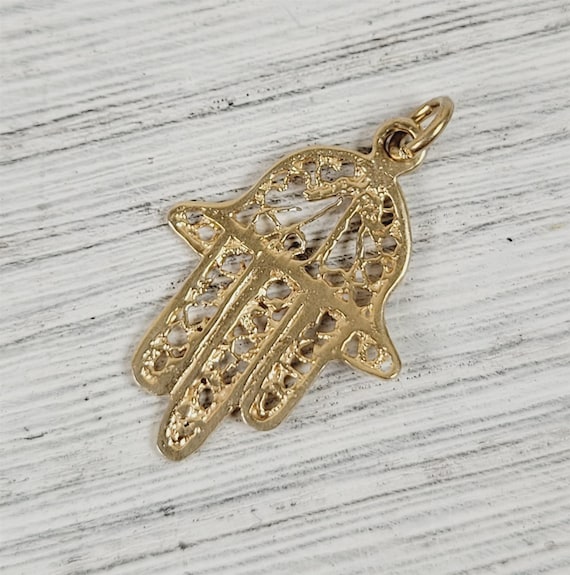 Vintage Hamsa Hand Filigree 14K Yellow Gold Charm… - image 3