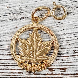 Vintage 10K Yellow Gold Canadian Maple Leaf Charm Pendant Canada Luxury Pretty