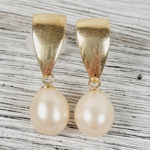 Vintage Teardrop Pearl 14K Yellow Gold Dangle Drop Earrings Staple Luxury Pretty
