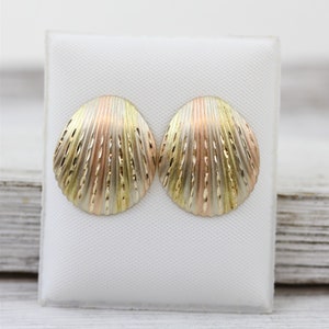 Vintage 14K Yellow Gold Stud Earrings Tri Color Ribbed Shell Luxury