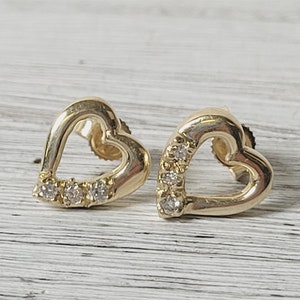Vintage .10 Ctw Diamond Heart 14K Yellow Gold Diamond Stud Earrings Luxury