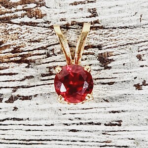 Vintage 14K Yellow Gold Garnet Pendant Small Gemstone Luxury Pretty
