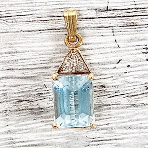 Vintage 14K Yellow Gold Diamond Blue Topaz Pendant Luxury Pretty