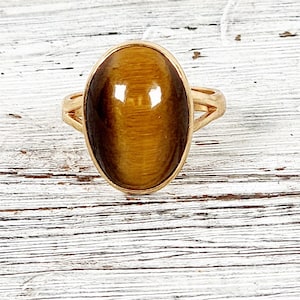 Vintage 14K Yellow Gold Tigers Eye Ring 7.75 Retro Era Statement Luxury Design