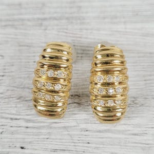 Vintage 18K Yellow Gold Diamond Ribbed Dangle Drop Earrings Staple Luxury Pretty