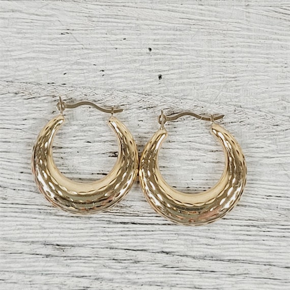 Vintage 10K Yellow Gold Hoop Earrings Tapered Diamond Cut Staple