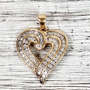 Vintage 10K Yellow Gold .50 Ctw Natural Diamond Heart Pendant Luxury Pretty