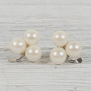 Vintage 3 Pearl 14K White Gold Stud Earrings Mid Century Staple Luxury Pretty