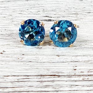 Vintage 14K Yellow Gold Blue Topaz Stud Earrings Gemstone Luxury Pretty