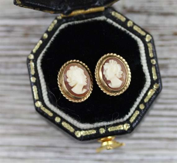 Vintage Carved Shell Cameo Studs 14K Yellow Gold … - image 1