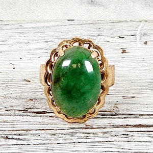 Vintage 14K Yellow Gold Oval Jade Ring 5 Retro 1960&#39;s Asian Luxury Design
