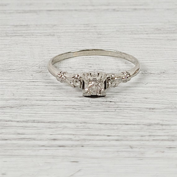 Antique Art Deco 18K White Gold Diamond Engagement