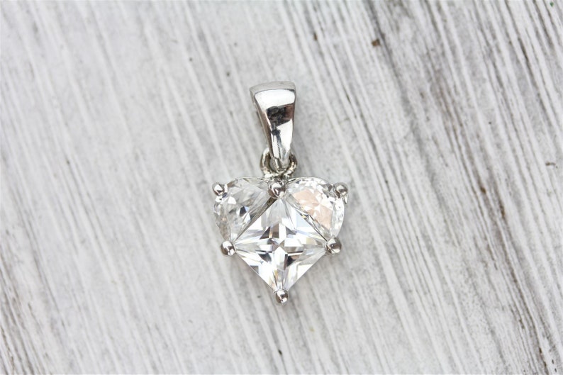 Vintage 925 Sterling Silver CZ Heart Small Pendant Pretty Staple Retro Classic Beautiful